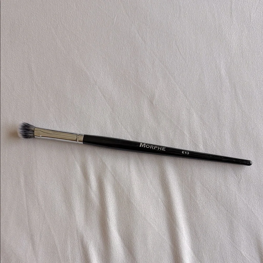 Morphe E13 Oval Shadow Fluff eye brush